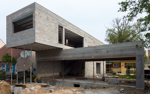 Fin du gros oeuvre pour le chantier de la maison Well-Banlanced à Tigery