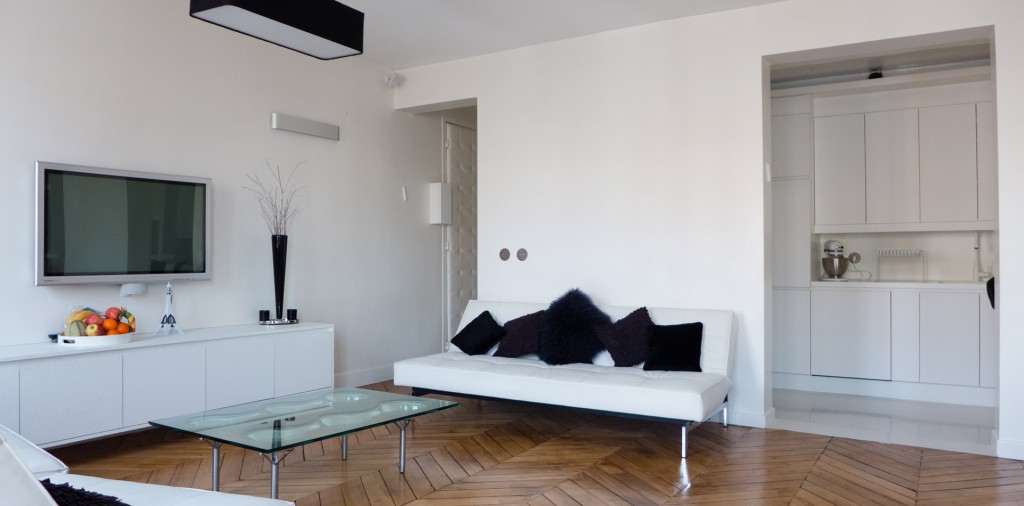 appartement White séjour : parquet et design blanc